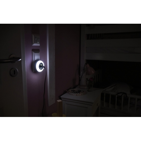 Brennenstuhl Nocné LED svetlo Color NL 09 RCD so stmievacím senzorom a zásuvkou, 9 LED žiarovkami, 6 lm, 3 farbami