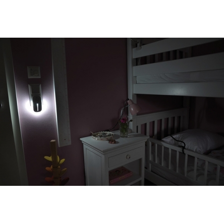 Brennenstuhl Nocná LED lampa NL 09 MB s infracerveným hlásicom pohybu a súmrakovým senzorom, 9 LED, 25 lm