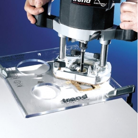 Šablóna pre frézovanie otvorov pre káble