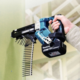 MAKITA AKUMULÁTOROVÝ SKRUTKOVAČ S AUTOMATICKÝM ZÁSOBNÍKOM DFR551RTJ