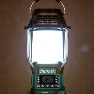 MAKITA AKUMULÁTOROVÉ RÁDIO S LAMPOU MR010GZ
