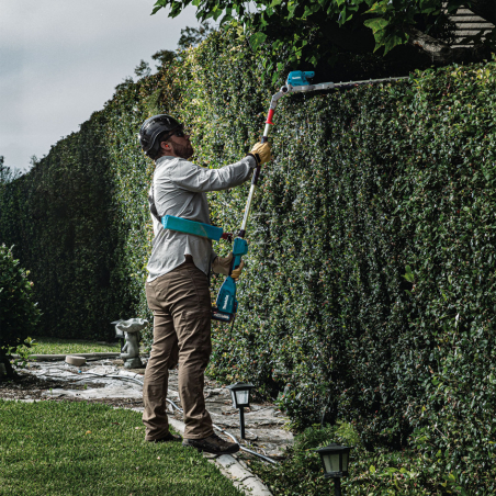 MAKITA AKUMULÁTOROVÉ NOŽNICE NA ŽIVÉ PLOTY UN001GZ