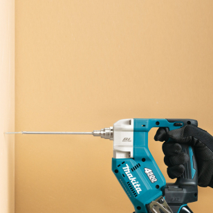 MAKITA AKUMULÁTOROVÝ SKRUTKOVAČ S AUTOMATICKÝM ZÁSOBNÍKOM DFR552Z