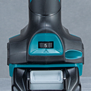 MAKITA AKUMULÁTOROVÁ PRIAMA BRÚSKA GD001GZ