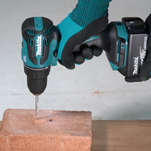 MAKITA AKUMULÁTOROVÝ VŔTACÍ SKRUTKOVAČ S PRÍKLEPOM DHP490Z