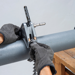 MAKITA AKUMULÁTOROVÁ CHVOSTOVÁ PÍLA  S REŤAZOVÝM ZVERÁKOM JR003GZ